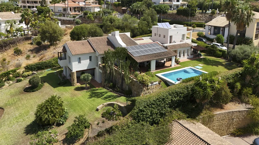 Chalet en venta en Benahavis con 5 dormitorios