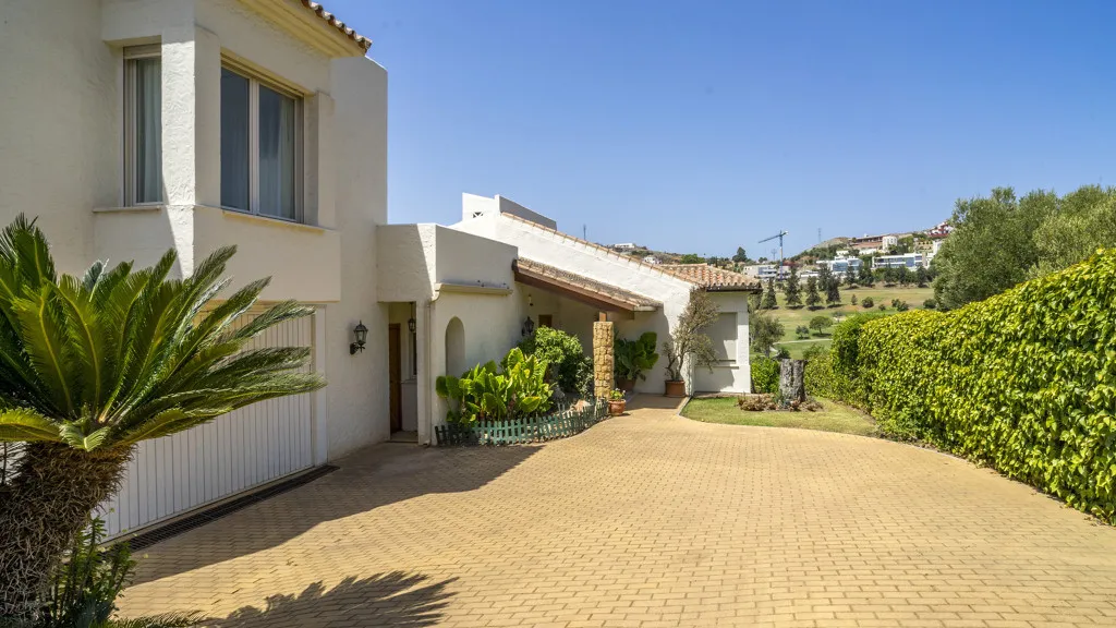 Chalet en venta en Benahavis con 5 dormitorios