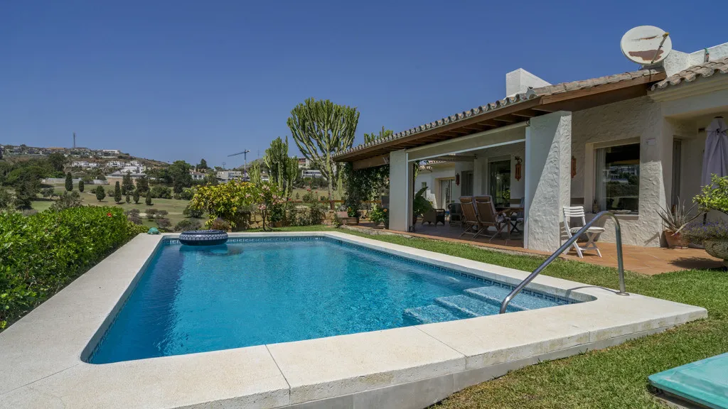 Chalet en venta en Benahavis con 5 dormitorios