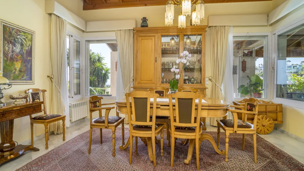 Chalet en venta en Benahavis con 5 dormitorios