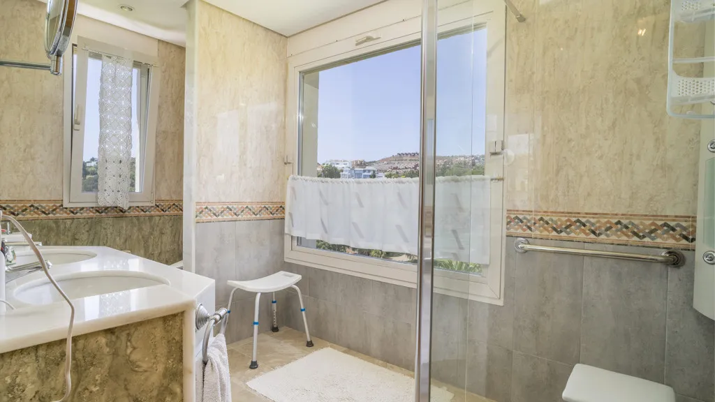 Chalet en venta en Benahavis con 5 dormitorios