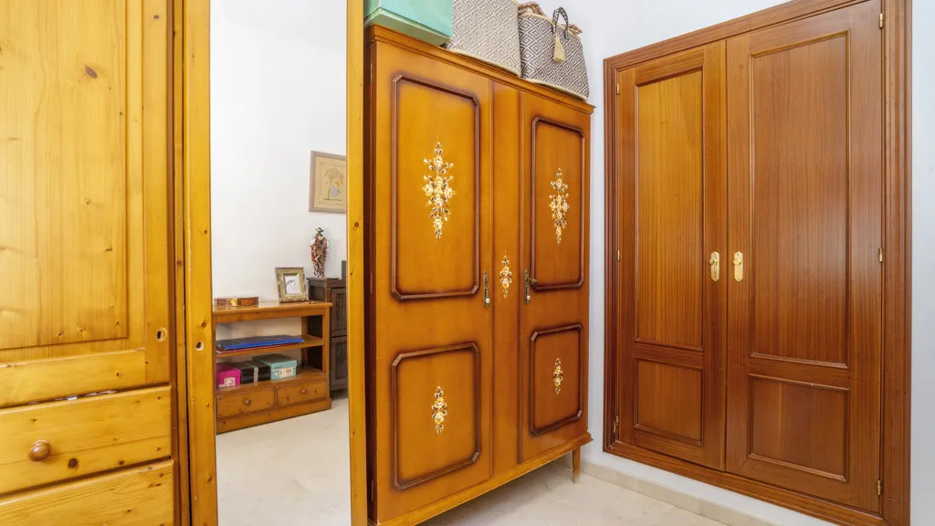 For sale 4 bedrooms chalet in Estepona