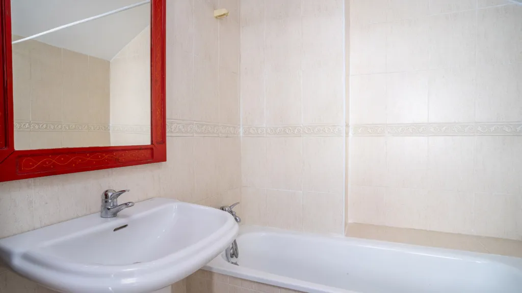 For sale 4 bedrooms chalet in Estepona