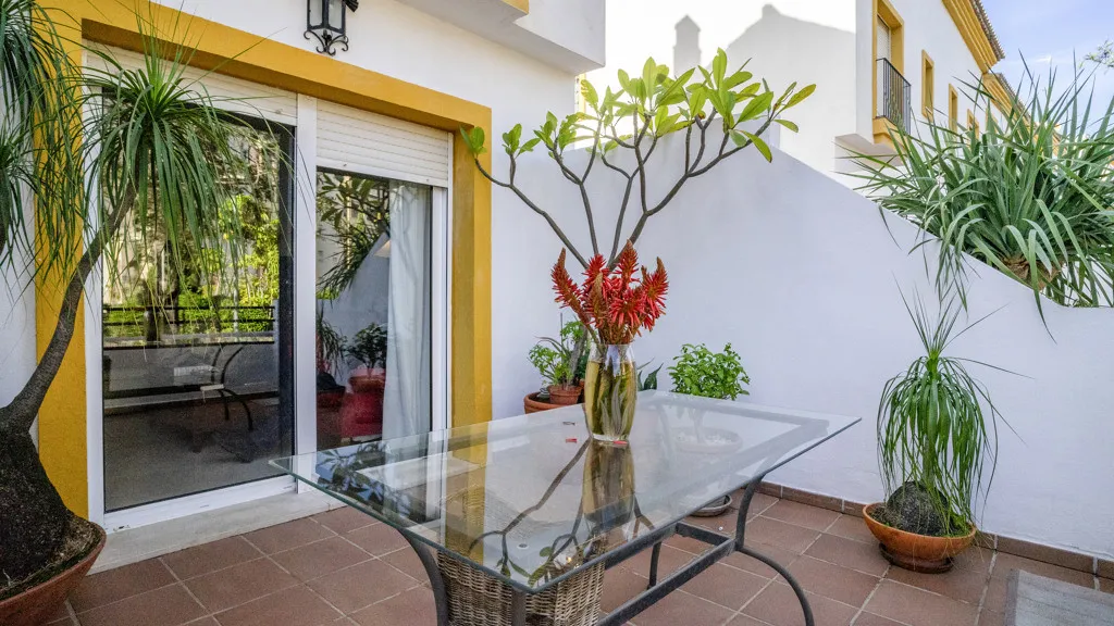 For sale 4 bedrooms chalet in Estepona