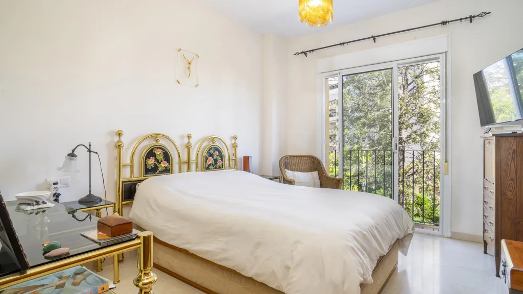 For sale 4 bedrooms chalet in Estepona