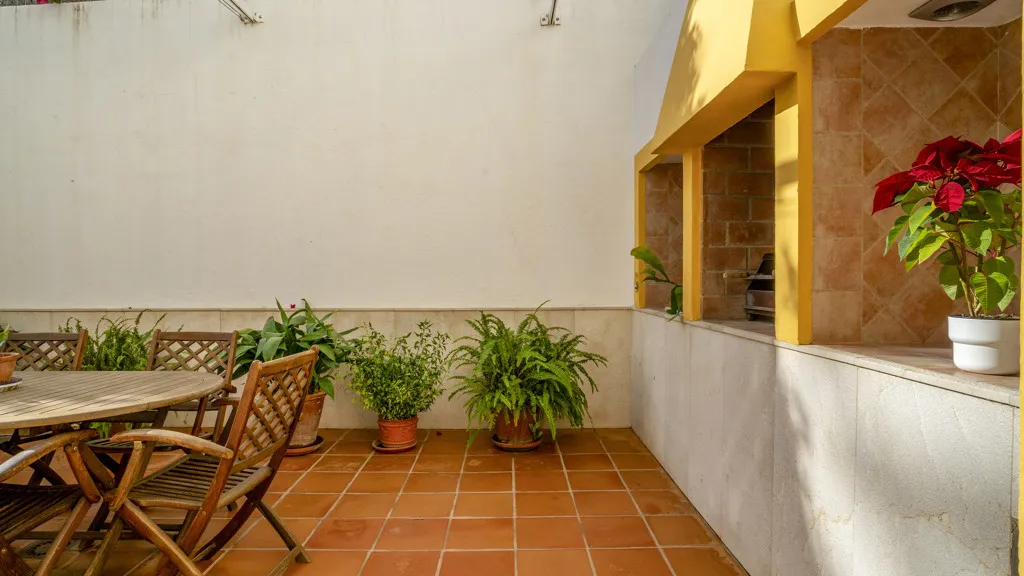 For sale 4 bedrooms chalet in Estepona