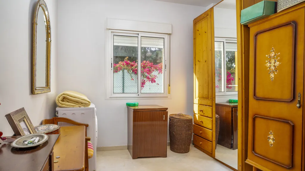 For sale 4 bedrooms chalet in Estepona