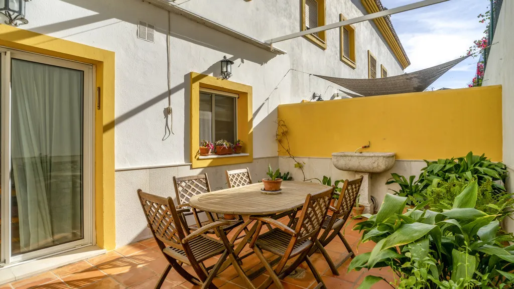 For sale 4 bedrooms chalet in Estepona