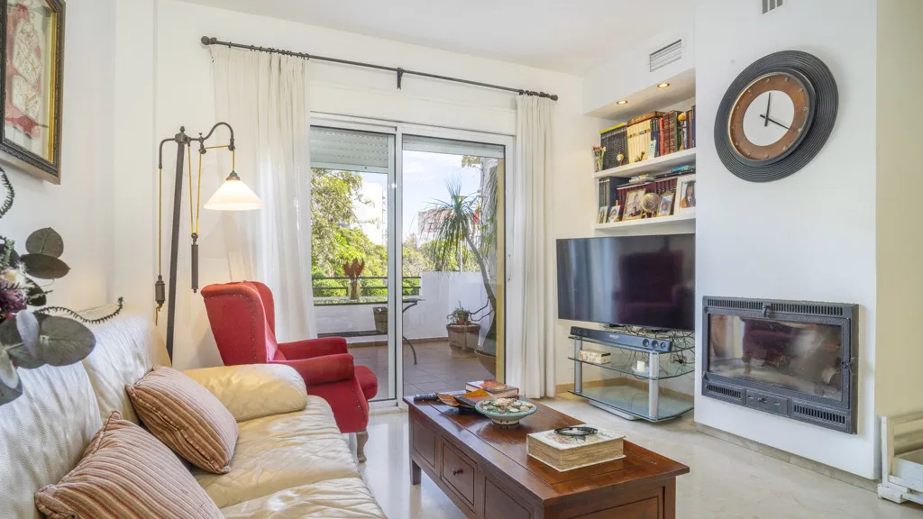 For sale 4 bedrooms chalet in Estepona