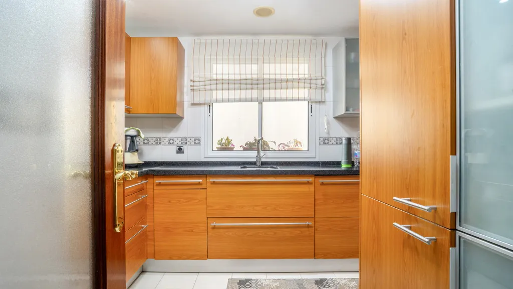 For sale 4 bedrooms chalet in Estepona