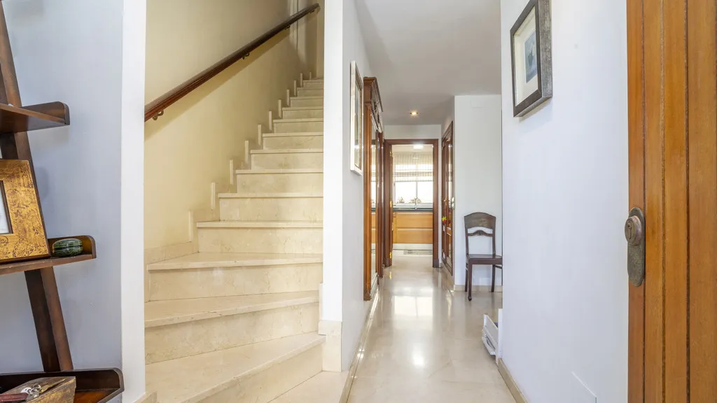 For sale 4 bedrooms chalet in Estepona