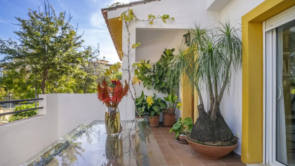 For sale 4 bedrooms chalet in Estepona