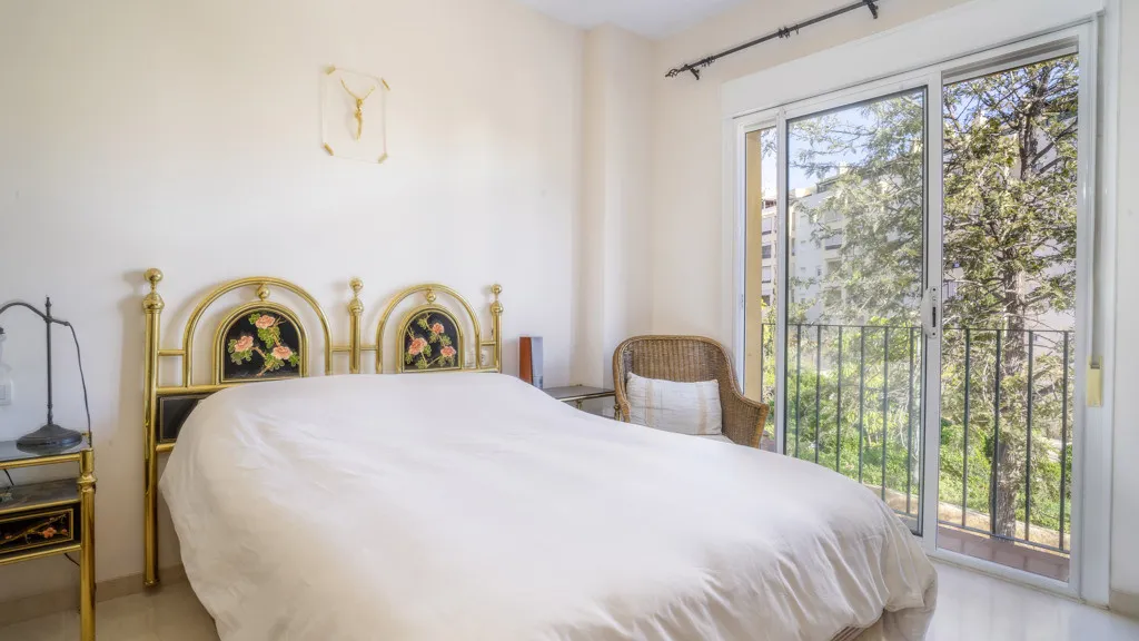 For sale 4 bedrooms chalet in Estepona