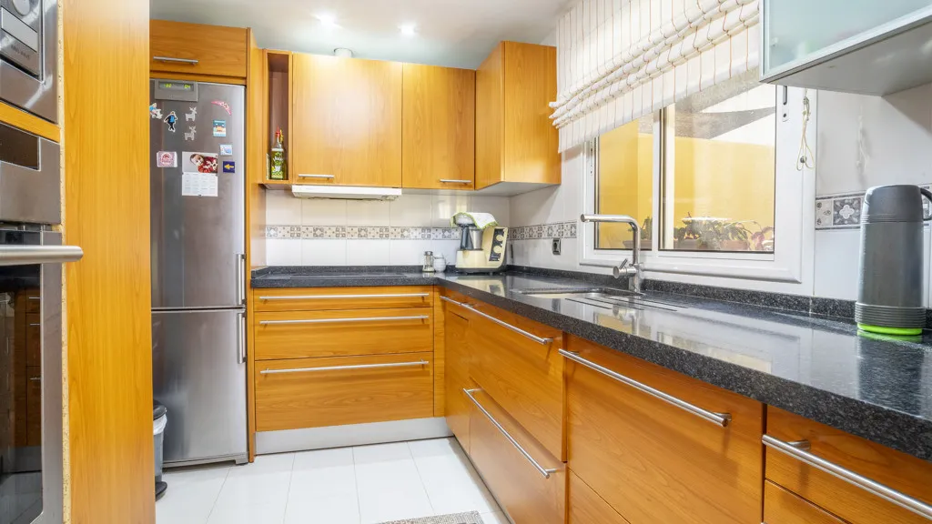 For sale 4 bedrooms chalet in Estepona