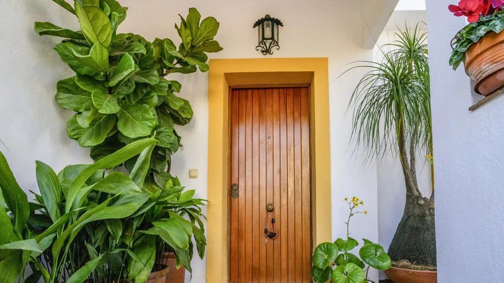 For sale 4 bedrooms chalet in Estepona