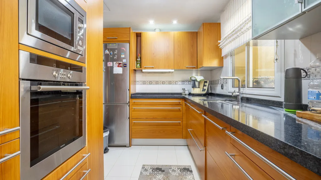 For sale 4 bedrooms chalet in Estepona