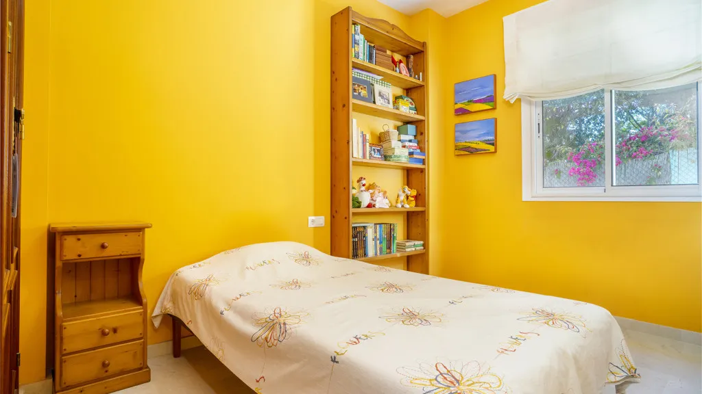 For sale 4 bedrooms chalet in Estepona