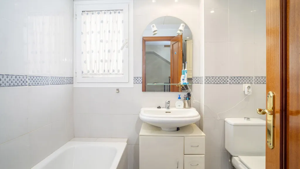 For sale 4 bedrooms chalet in Estepona