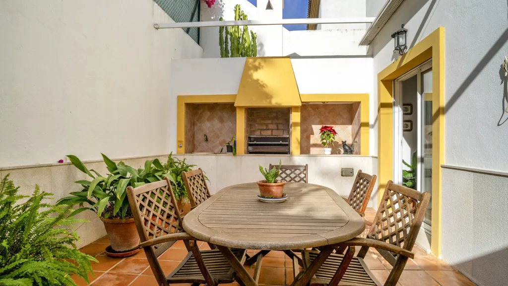 For sale 4 bedrooms chalet in Estepona