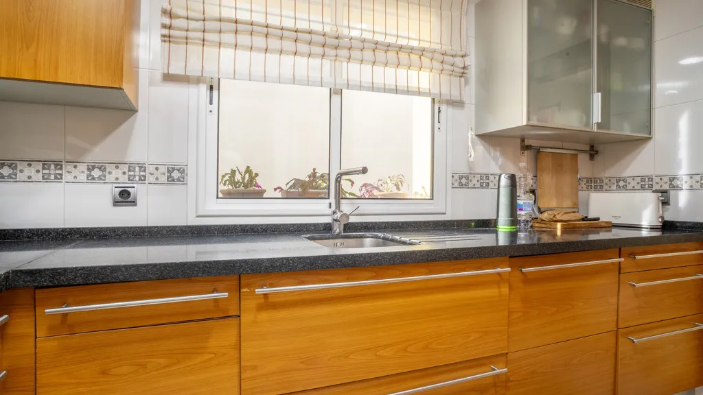 For sale 4 bedrooms chalet in Estepona