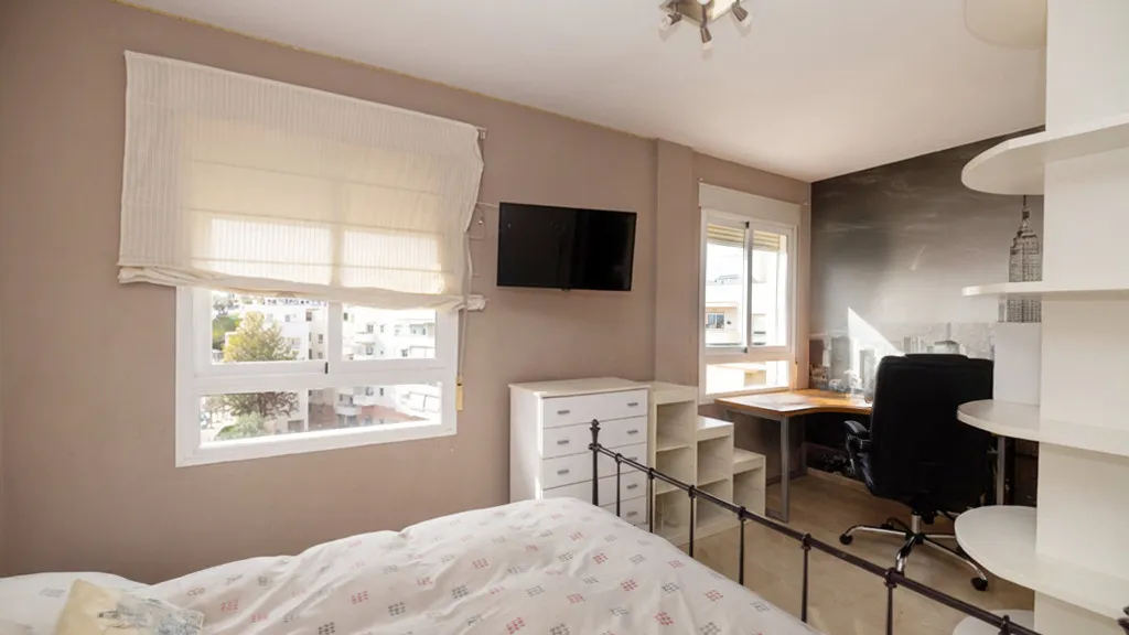 For sale Estepona Puerto apartment with 3 bedrooms