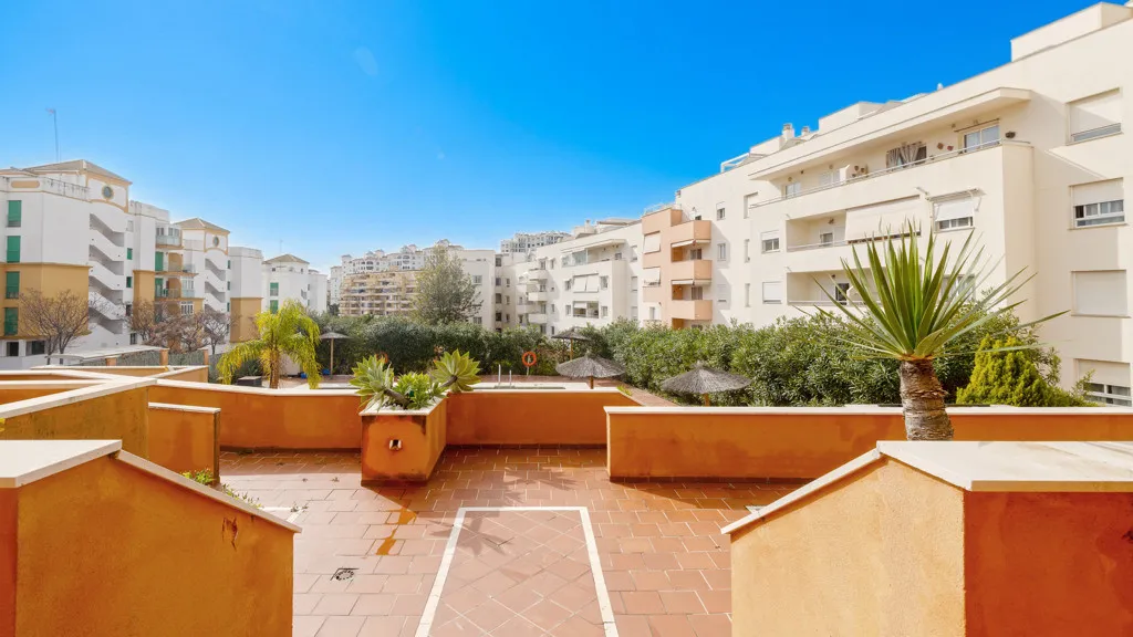 For sale Estepona Puerto apartment with 3 bedrooms
