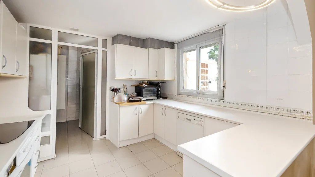 For sale Estepona Puerto apartment with 3 bedrooms