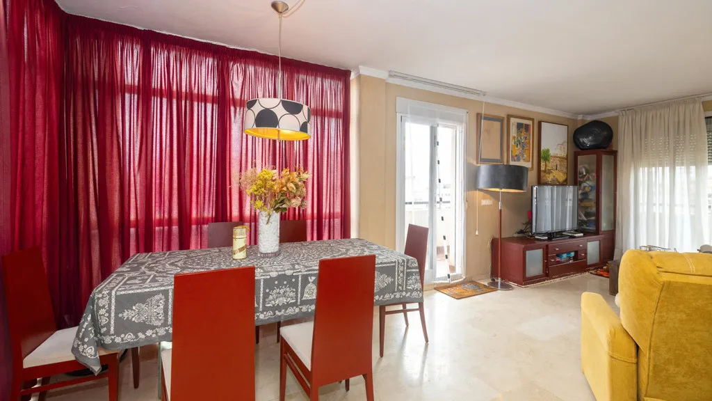 For sale Estepona Puerto apartment with 3 bedrooms