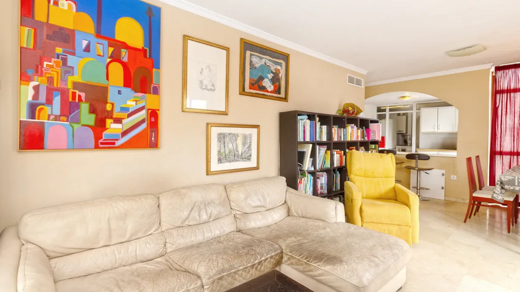 For sale Estepona Puerto apartment with 3 bedrooms