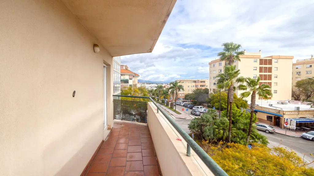 For sale Estepona Puerto apartment with 3 bedrooms