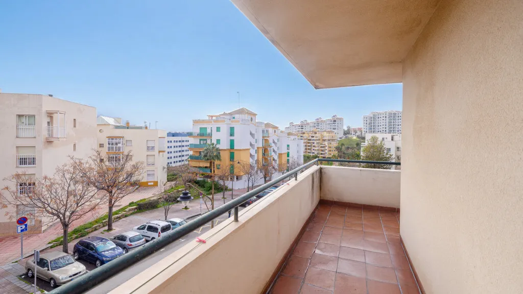 For sale Estepona Puerto apartment with 3 bedrooms