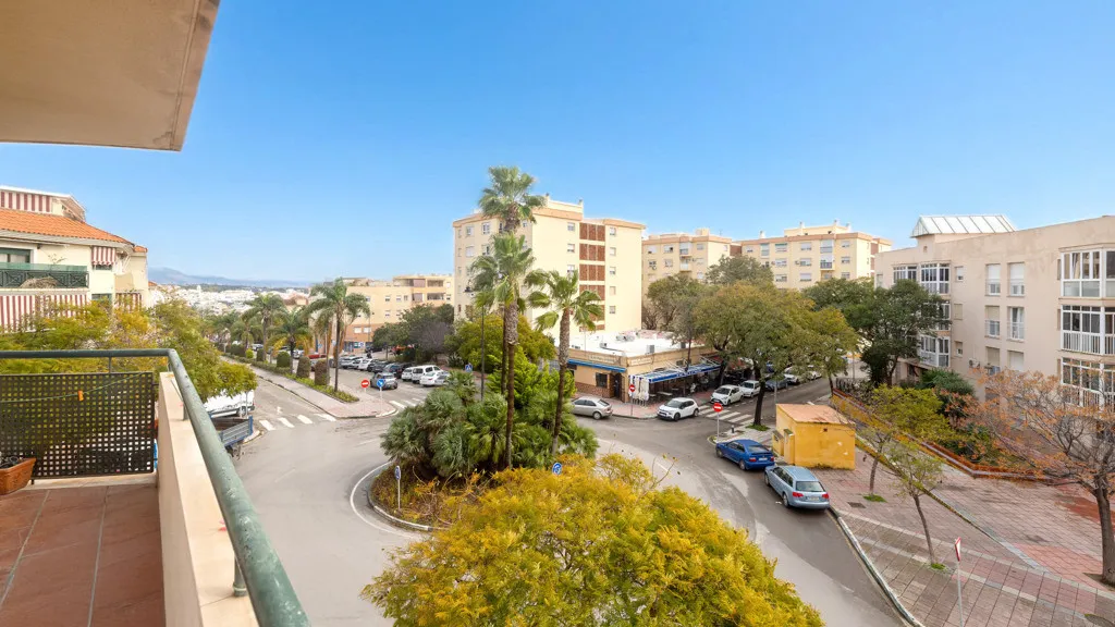 For sale Estepona Puerto apartment with 3 bedrooms