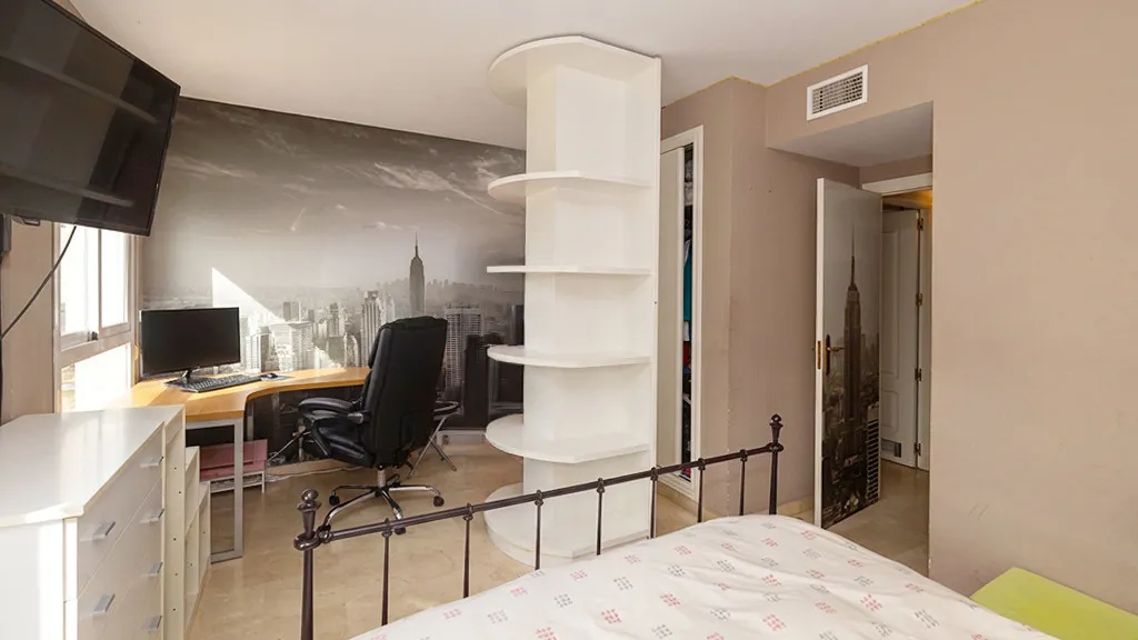 For sale Estepona Puerto apartment with 3 bedrooms