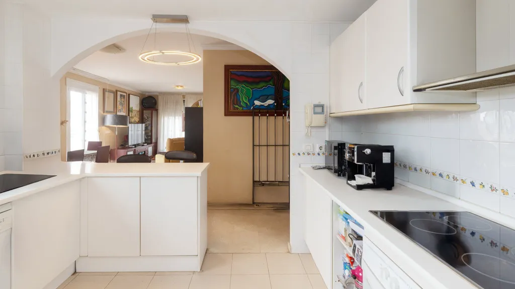 For sale Estepona Puerto apartment with 3 bedrooms