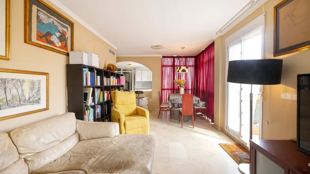 For sale Estepona Puerto apartment with 3 bedrooms