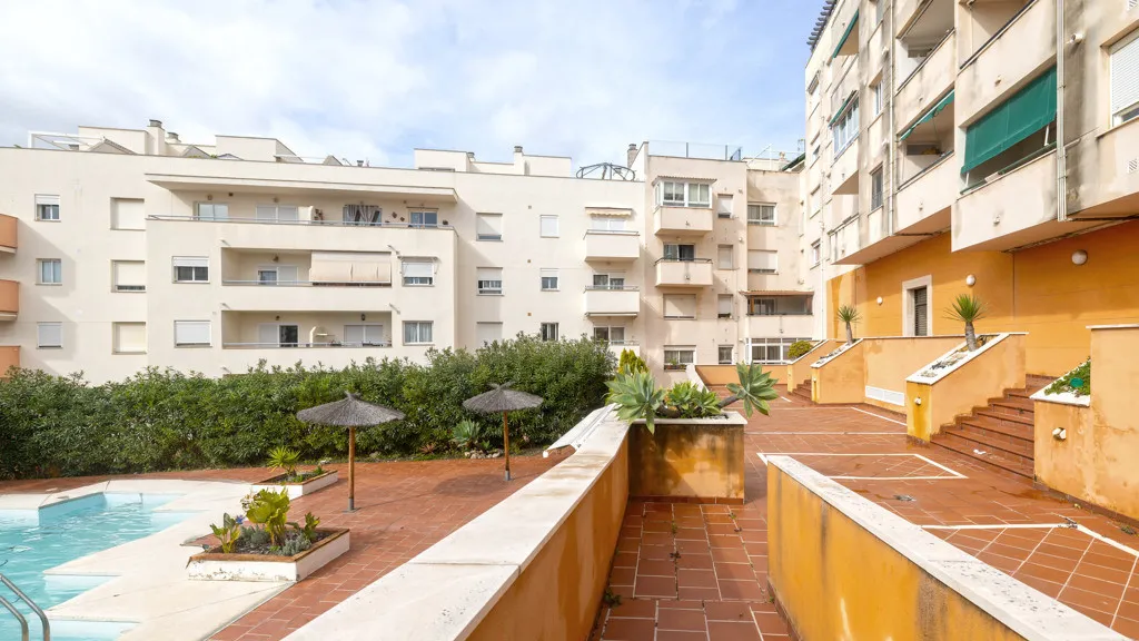 For sale Estepona Puerto apartment with 3 bedrooms