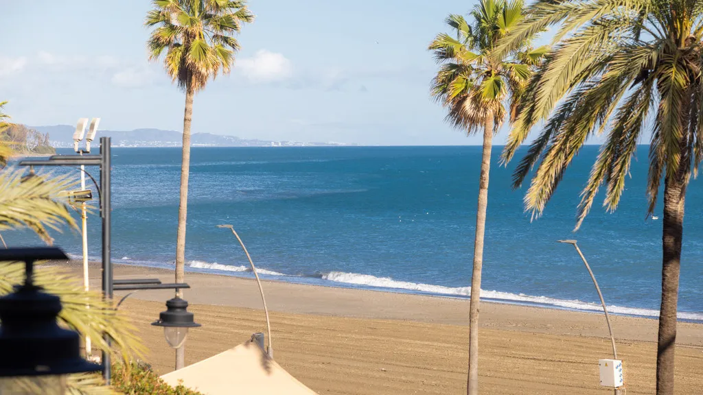 Estepona, apartamento de 2 dormitorios en venta