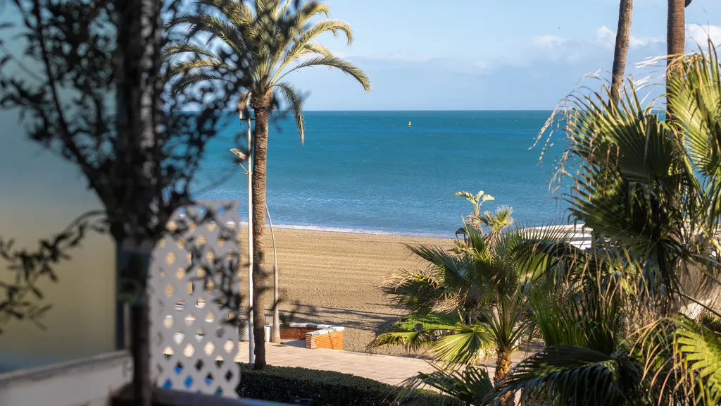 Estepona, apartamento de 2 dormitorios en venta