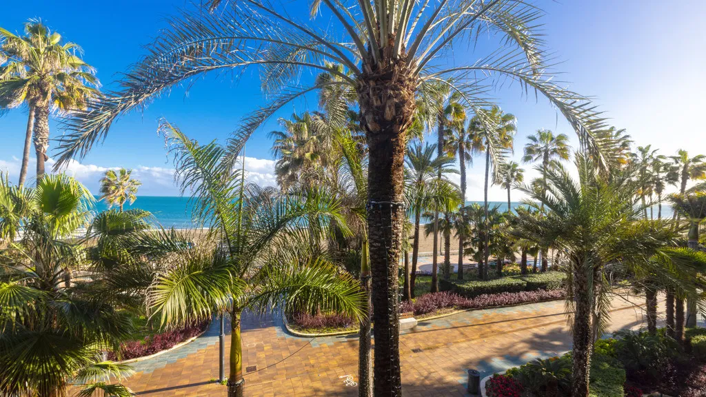 Estepona, apartamento de 2 dormitorios en venta