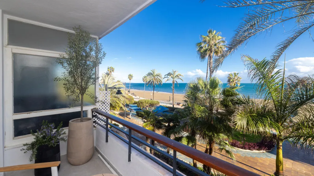 Estepona, apartamento de 2 dormitorios en venta