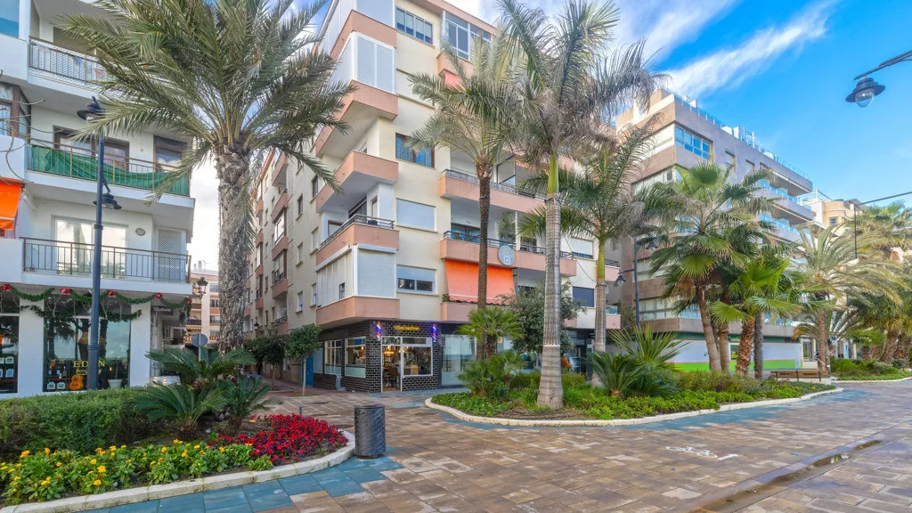 Estepona, apartamento de 2 dormitorios en venta