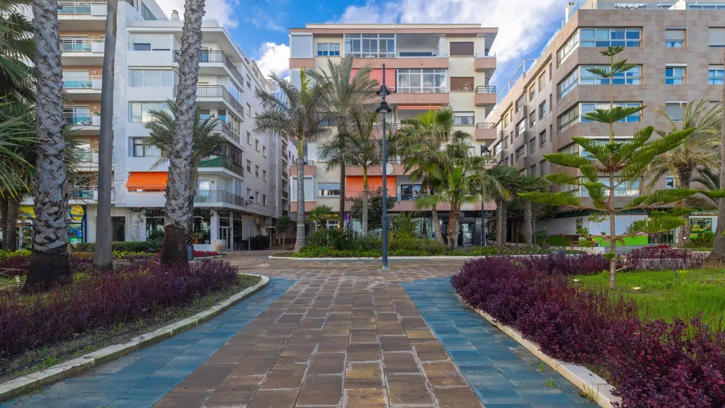 Estepona, apartamento de 2 dormitorios en venta
