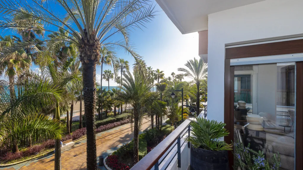 Estepona, apartamento de 2 dormitorios en venta