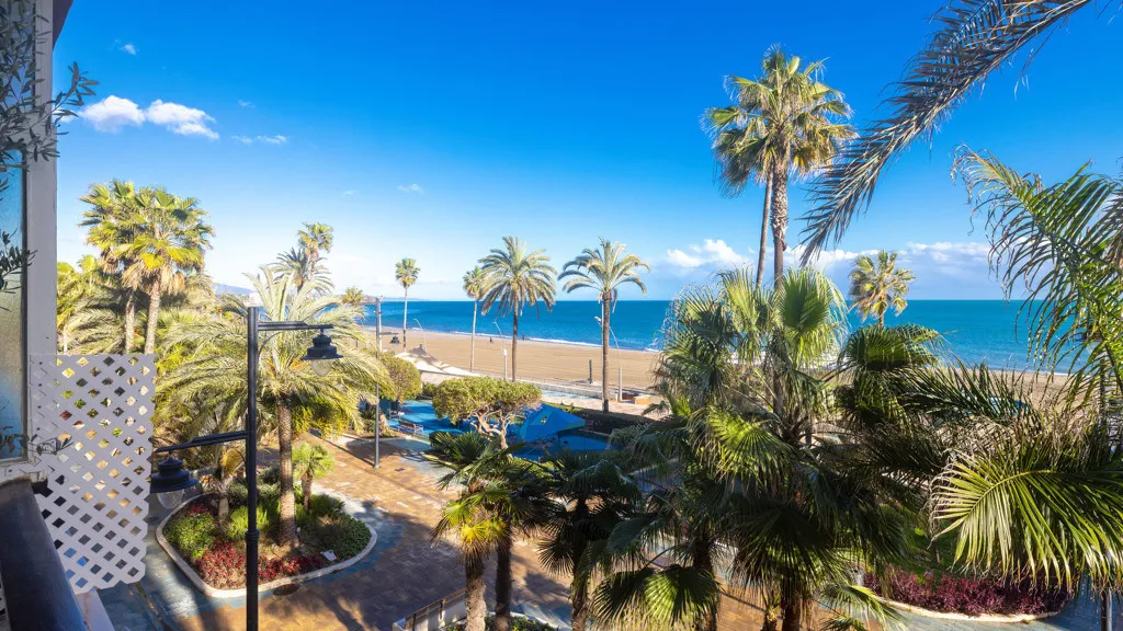 Estepona, apartamento de 2 dormitorios en venta