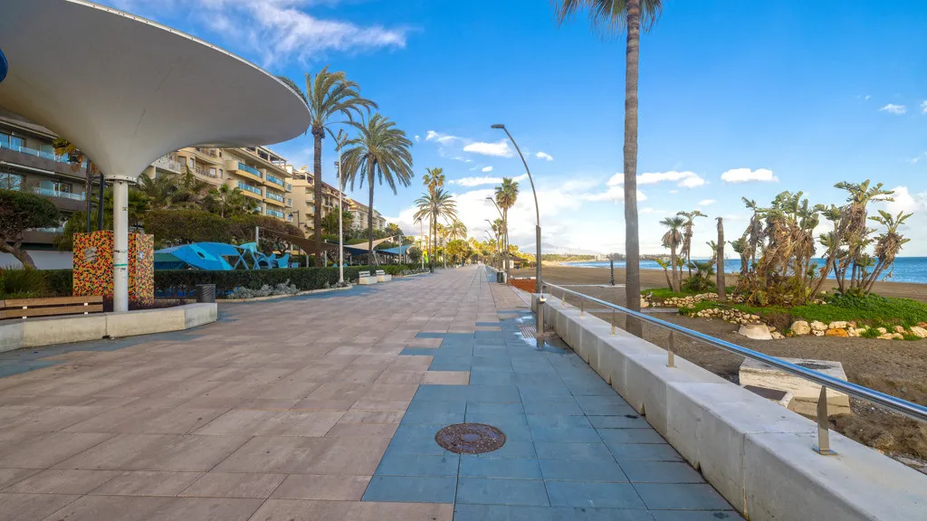 Estepona, apartamento de 2 dormitorios en venta