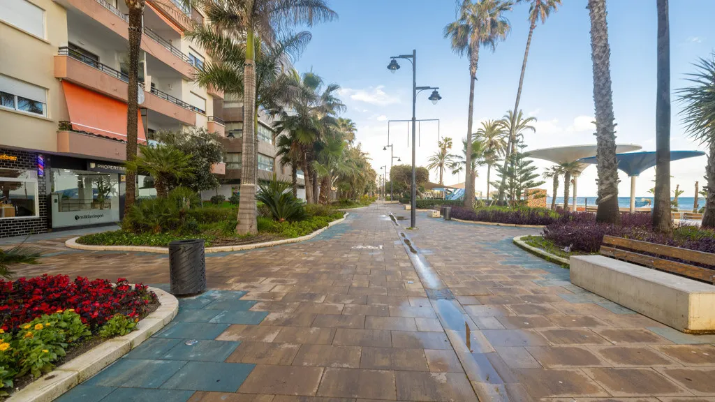 Estepona, apartamento de 2 dormitorios en venta