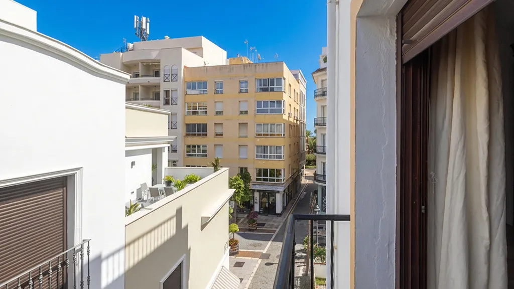 Buy 3 bedrooms apartment in Estepona