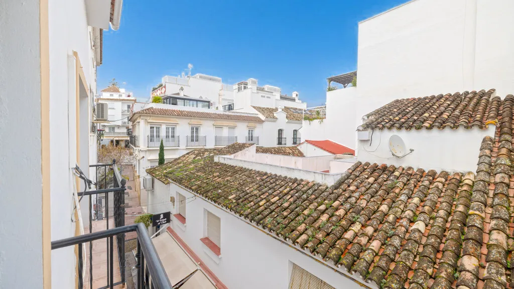 Buy 3 bedrooms apartment in Estepona