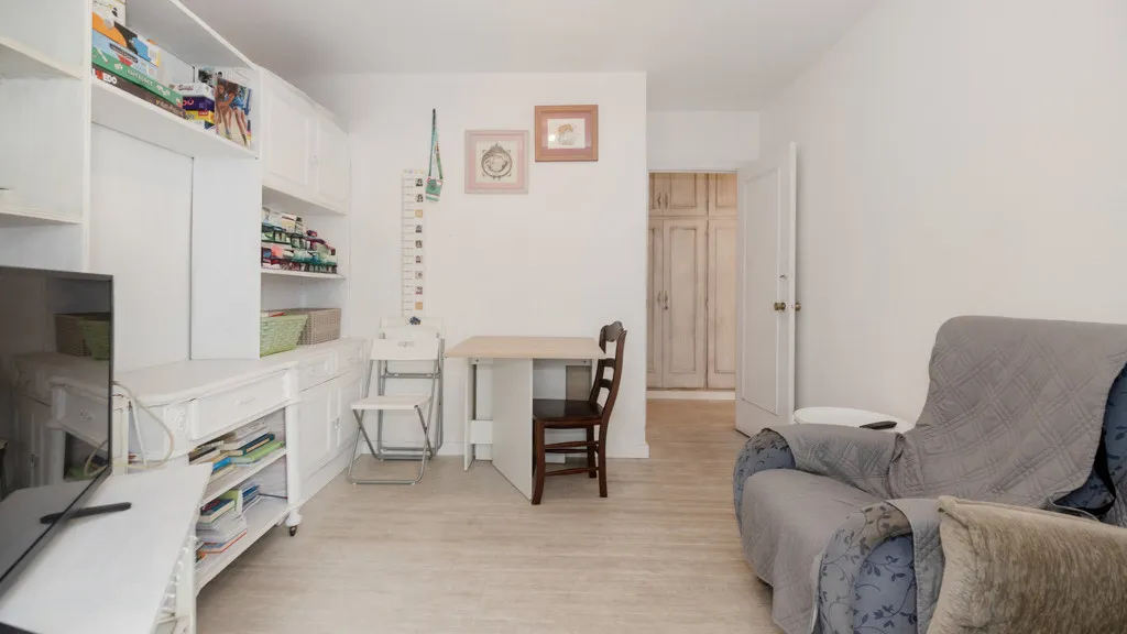 Buy 3 bedrooms apartment in Estepona