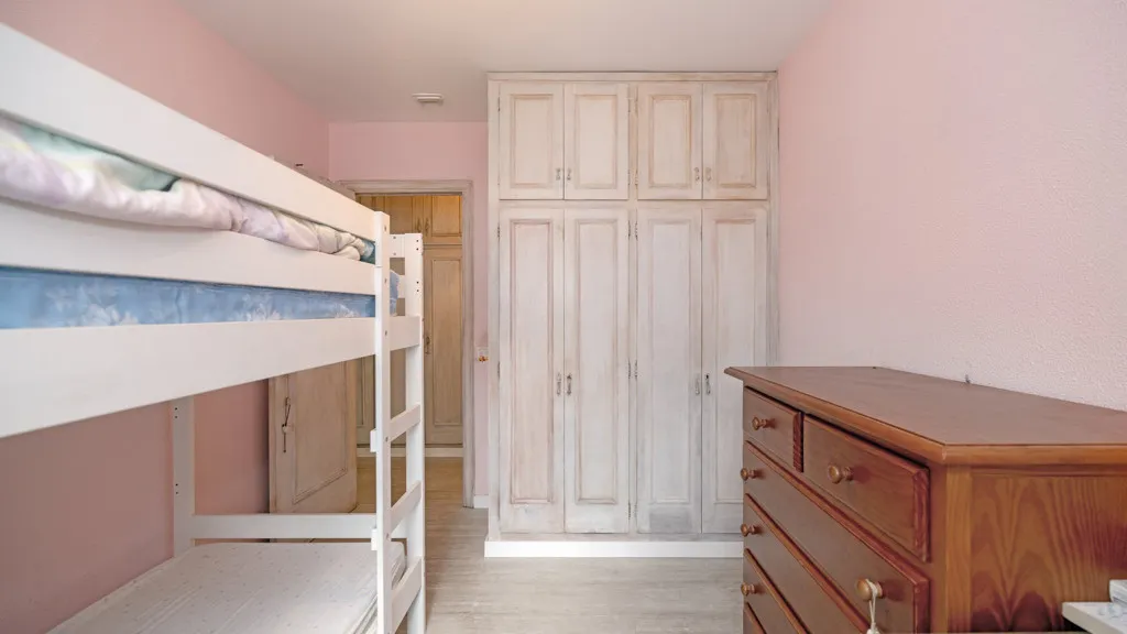 Buy 3 bedrooms apartment in Estepona